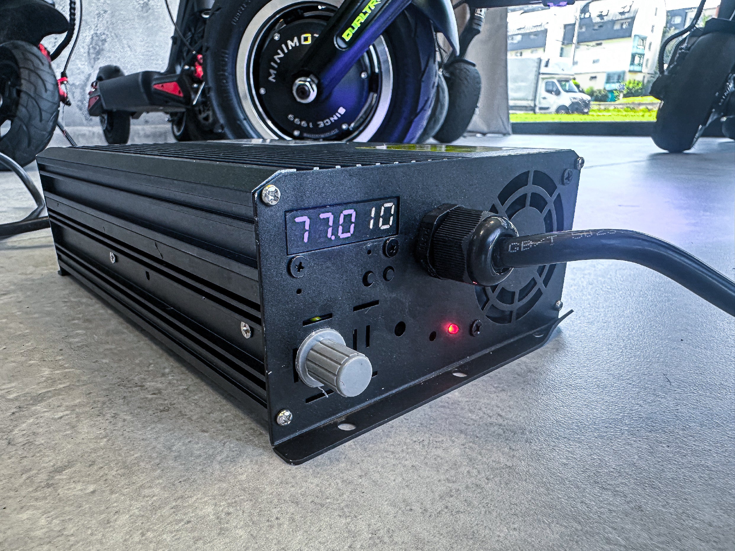 Hyper nabíječka V3 MAX na elektrokoloběžky