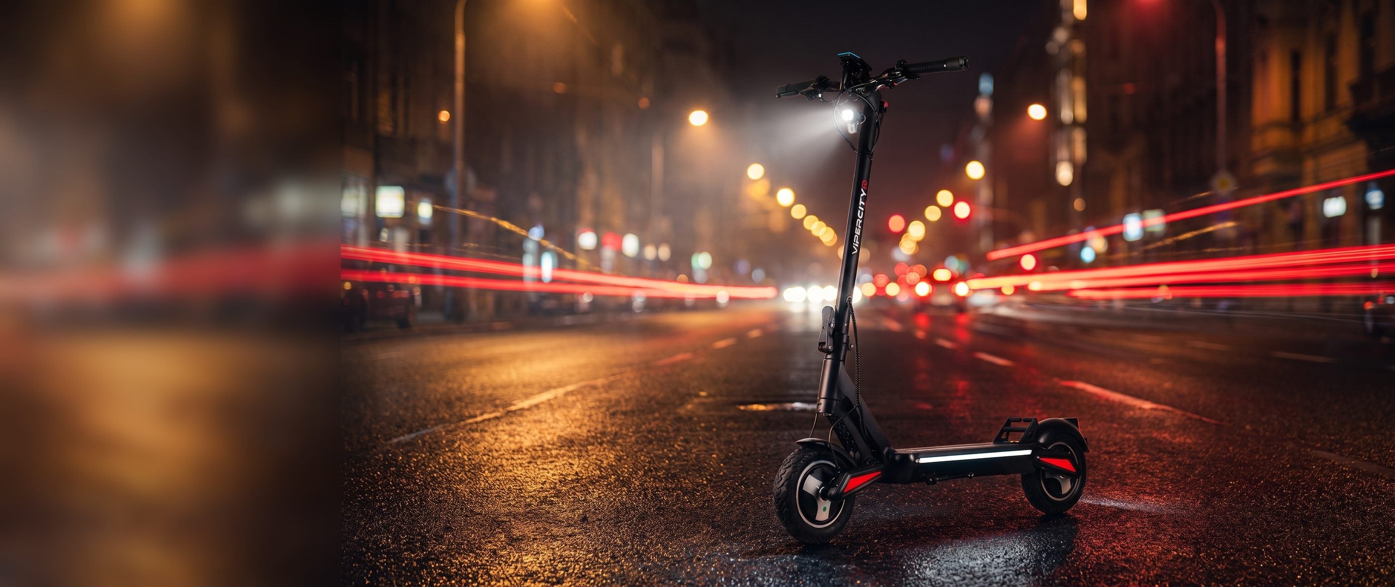 Elektrokoloběžka Viper City Race v nočním městě