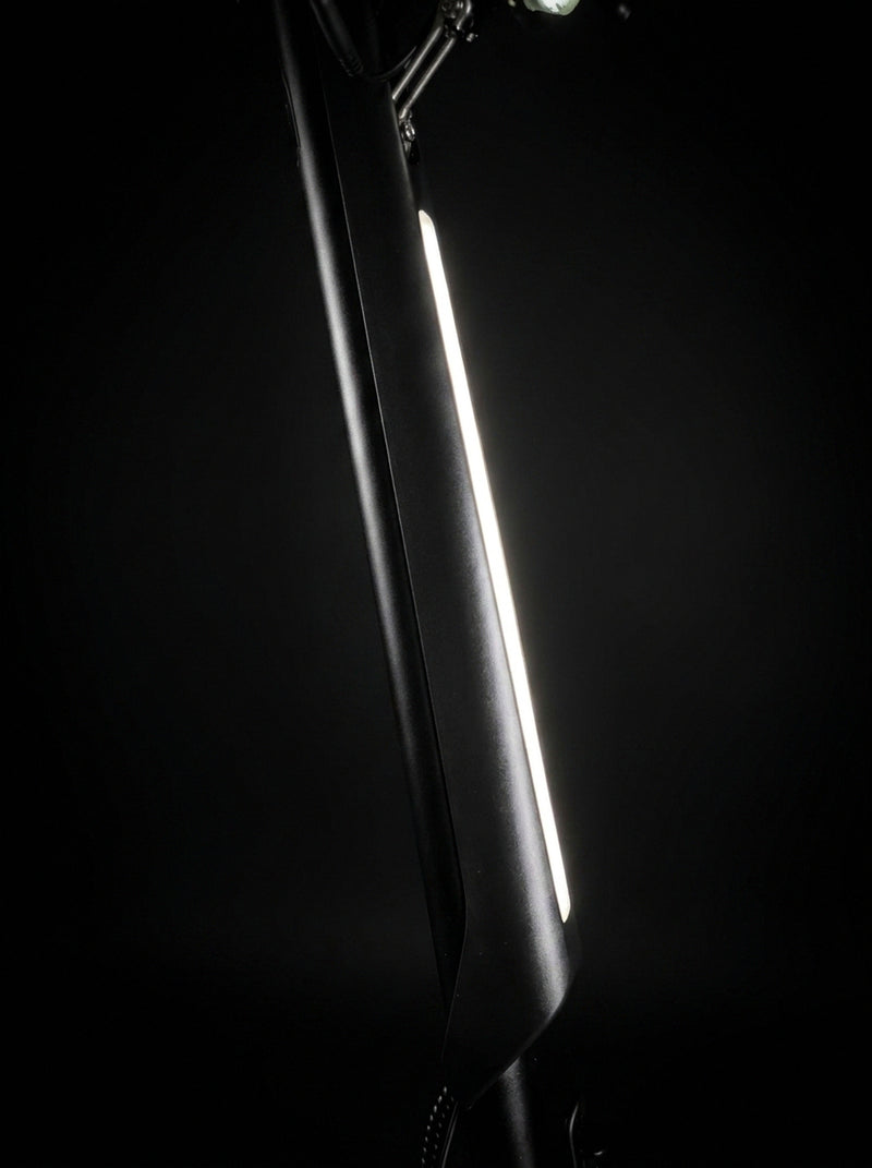 LED lišta na sloupku řízení