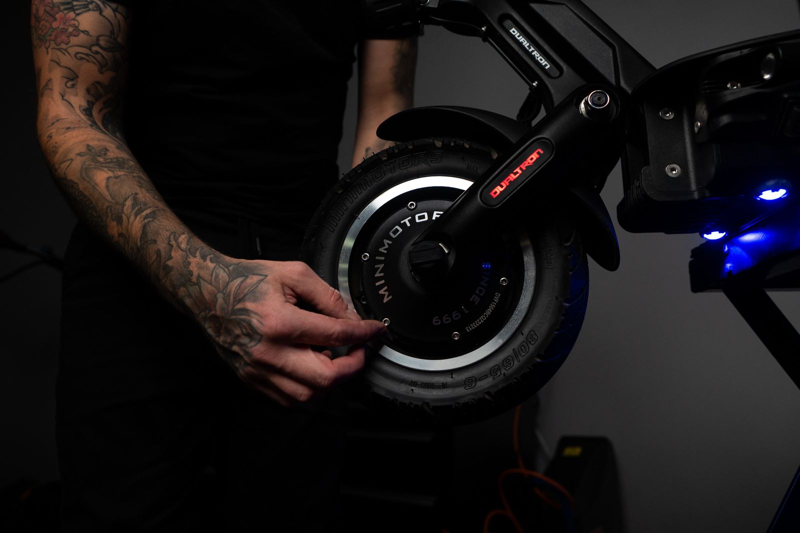 Každé kolo projde rukama technika